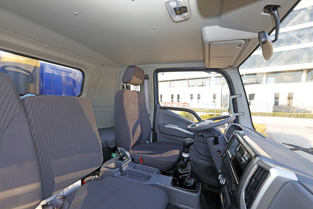 68米三轴侧翻自卸这台瑞沃es3真不错图片列表