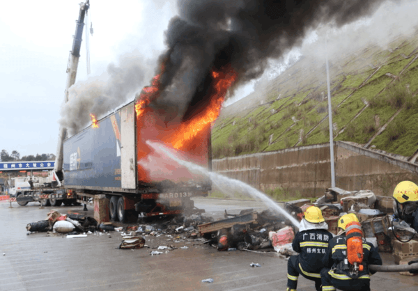 ע���г���ȫ&nbsp;������𽻾������˾ȣ�