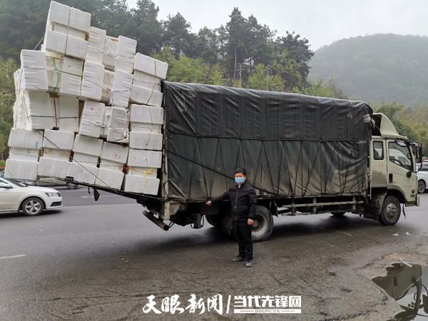 货车长出“长尾巴”！超限竟如此嚣张？