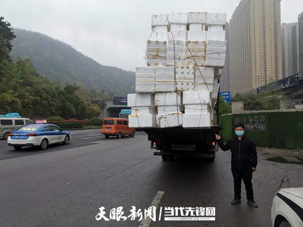 货车长出“长尾巴”！超限竟如此嚣张？