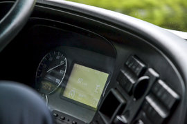 安全讲堂3:开车别去赌反应! 跟车最好预留“4秒”空间