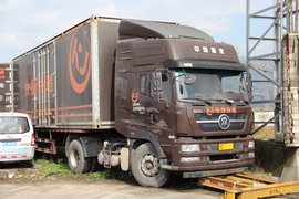 4X2牵引车+单轴半挂,这台重汽斯太尔快递车为何这样搭配?