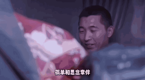 又到了远离家乡开向远方的时刻,祝福他们一路平安