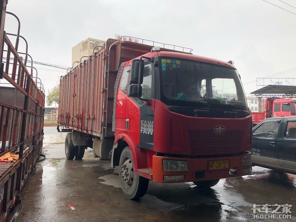 10年前的解放J6L载货车，配置实用不落后，卡友：从没把我扔在路上