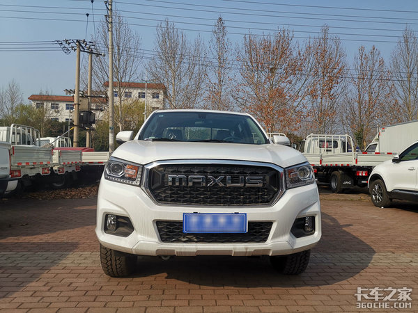 高端内饰配置,1.18方大货厢,上汽大通T70皮卡符合精神小伙气质