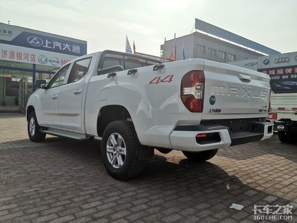 高端内饰配置,1.18方大货厢,上汽大通T70皮卡符合精神小伙气质