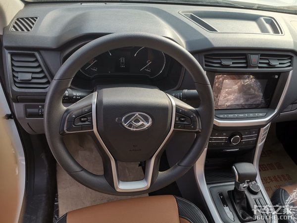 高端内饰配置,1.18方大货厢,上汽大通T70皮卡符合精神小伙气质