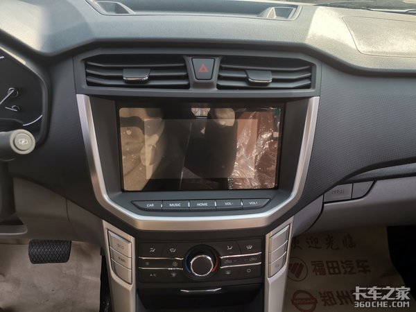 高端内饰配置,1.18方大货厢,上汽大通T70皮卡符合精神小伙气质