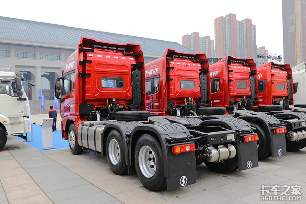 卡车新体验(2) 自重8.3吨 售价39.7万 为标载而生的陕汽X5000图解
