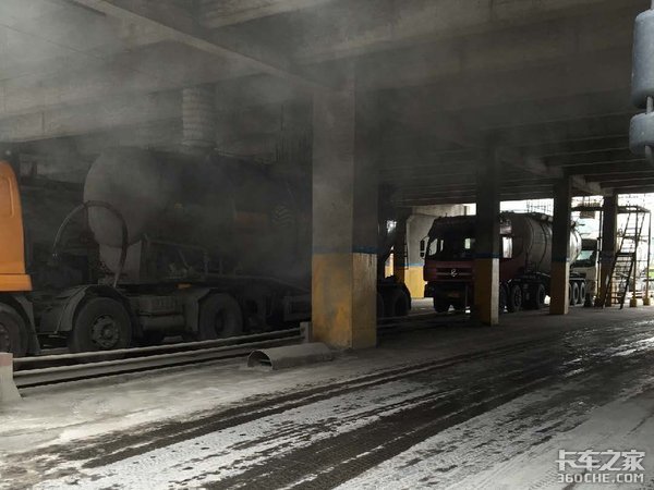 散装水泥运输老将依然奋战在一线，柳汽霸龙507重卡为啥这么受欢迎？