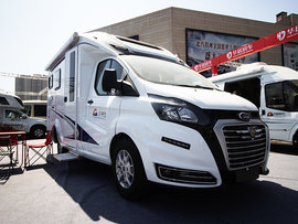 奢华装饰不失实用性,起售价36.8万,江铃福特全顺T型房车值得入手