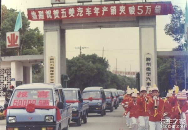 不愧是销量最好的国产车,20多年过去,这台五菱微卡依然能开走