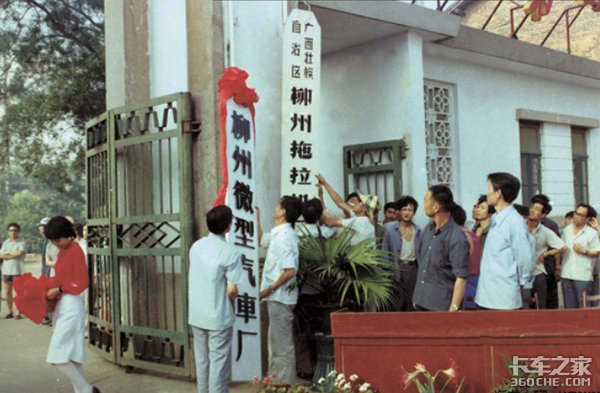 不愧是销量最好的国产车,20多年过去,这台五菱微卡依然能开走