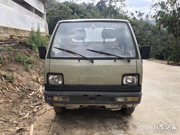 不愧是销量最好的国产车,20多年过去,这台五菱微卡依然能开走