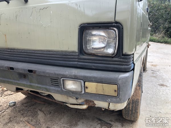 不愧是销量最好的国产车,20多年过去,这台五菱微卡依然能开走