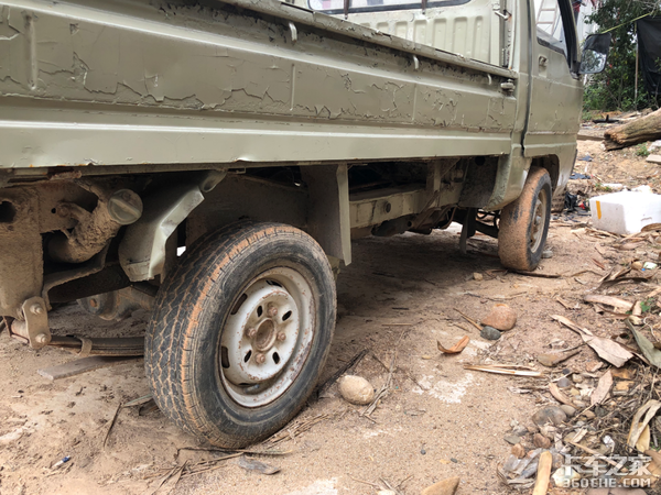 不愧是销量最好的国产车,20多年过去,这台五菱微卡依然能开走