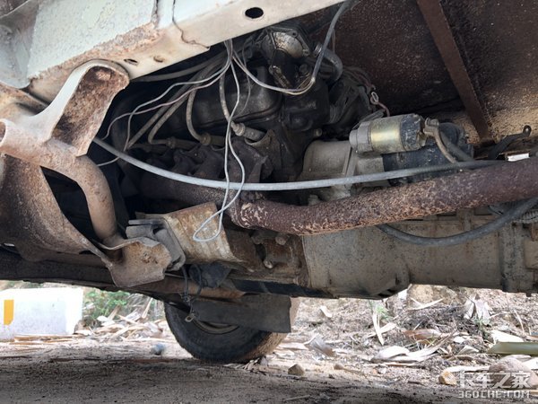 不愧是销量最好的国产车,20多年过去,这台五菱微卡依然能开走