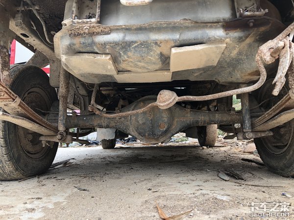 不愧是销量最好的国产车,20多年过去,这台五菱微卡依然能开走