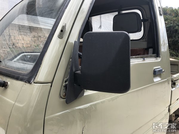 不愧是销量最好的国产车,20多年过去,这台五菱微卡依然能开走