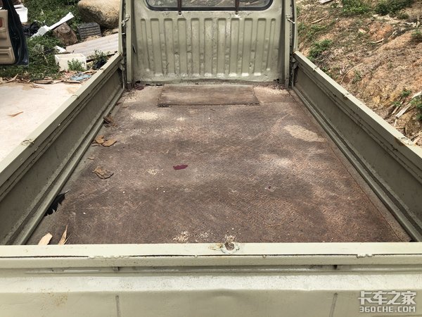 不愧是销量最好的国产车,20多年过去,这台五菱微卡依然能开走