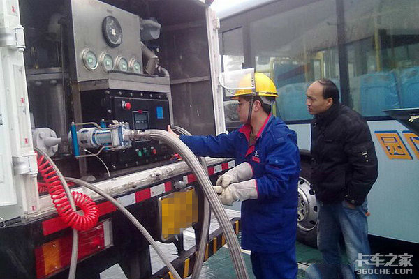 �����׶���LNG�ؿ�������&nbsp;����ָ��һ��