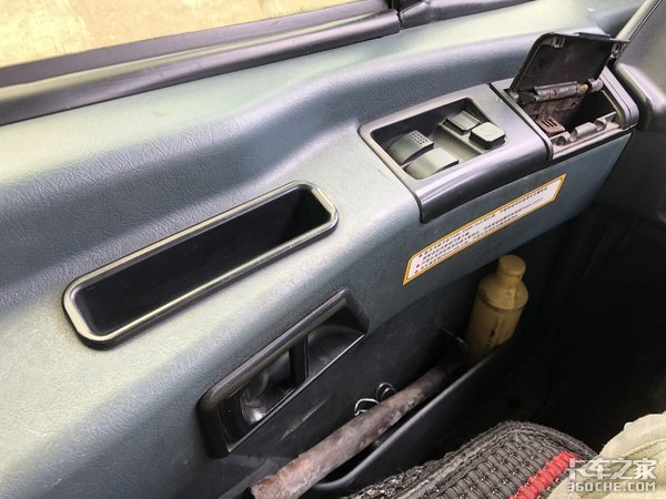 20多年前的驾驶室 华菱重卡至今还在用