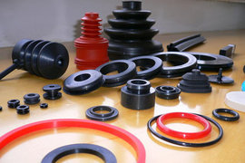 卡车小百科(27):车书没说,不代表不保养 卡车上的橡胶件也要精细呵护