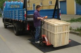 案例解析 货车尾板如此可怕?操作不当也会出人命