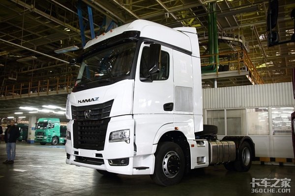 ▎外观霸气十足:当然卡玛斯新一代车型除了提升俄罗斯本土干线物流