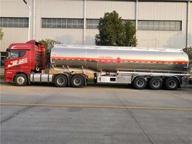 见多了油罐车,带你看看仓栅式危险品车,专门运输第9类危化品