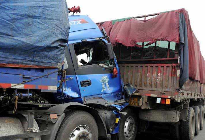 货车司机遇事故花20万 保险公司却人间蒸发？