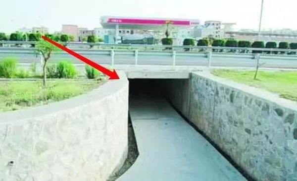 高速公路上错过出口怎么办？教你一招！
