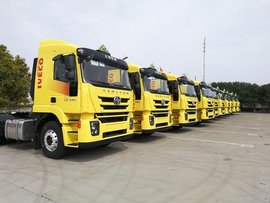 红岩危化品运输车大批交付上海交运 为危化品运输保驾护航