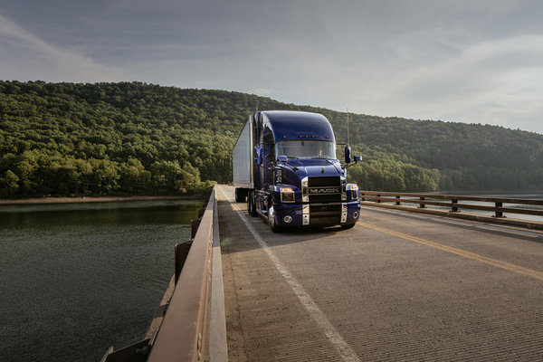 可减少司机85%的负担!麦克货车推出最新驾驶辅助技术