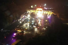 【事故】福建半挂下坡失控，撞上民房死伤惨重
