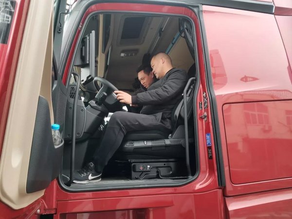 把未来卡车带入现实 中国首台奔驰第五代Actros智能卡车交付使用