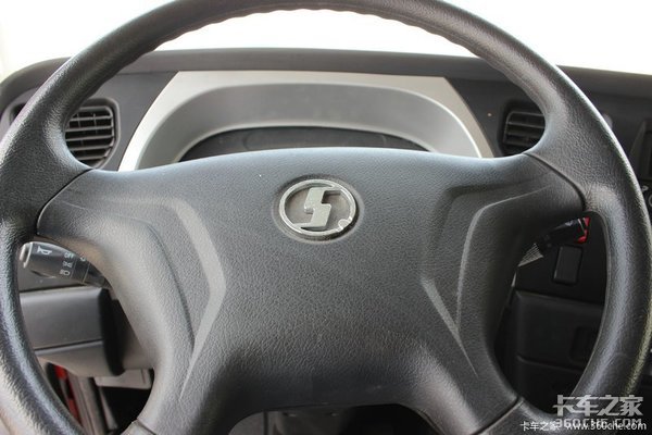 想买6米8载货车?轩德X6是个不错的选择