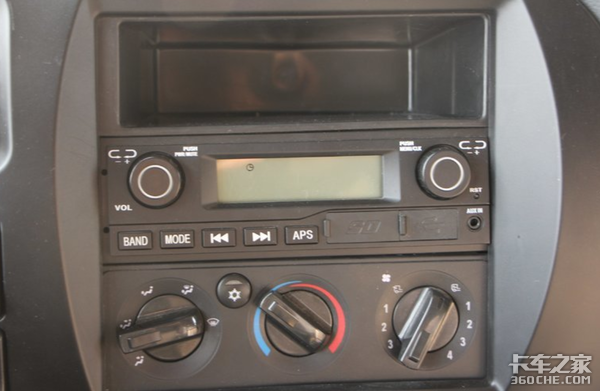 想买6米8载货车?轩德X6是个不错的选择