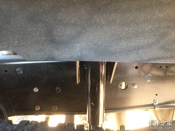 想买6米8载货车?轩德X6是个不错的选择