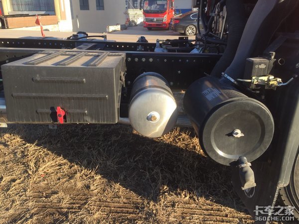 想买6米8载货车?轩德X6是个不错的选择