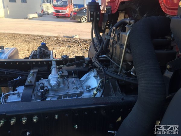 想买6米8载货车?轩德X6是个不错的选择