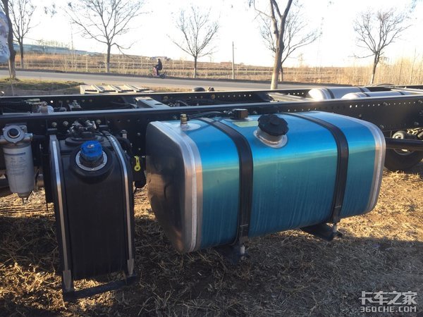 想买6米8载货车?轩德X6是个不错的选择