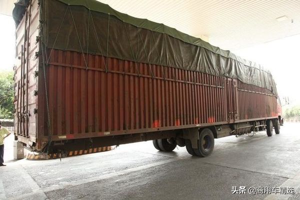 32米单车长到望不到头 盘点消失的国内运输市场畸形产物