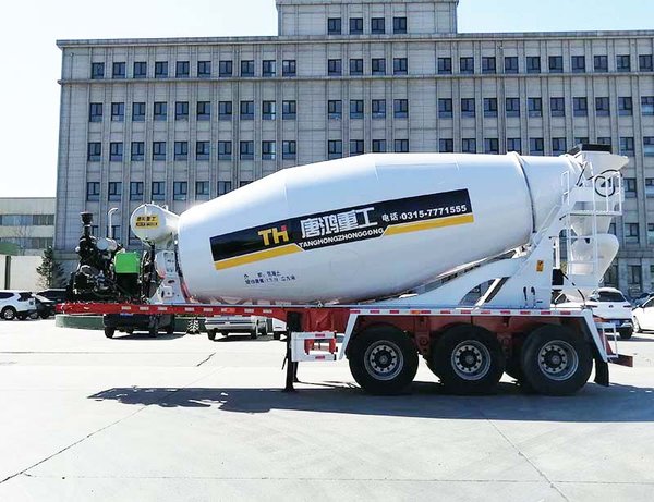 自带发动机 唐鸿重工推出半挂式搅拌车
