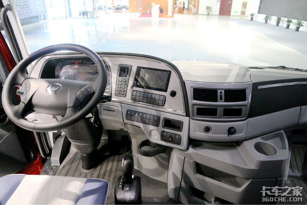 卡车新体验(8) 福田康明斯配采埃孚 这台560马力的欧曼EST-A叫穿越版