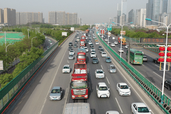 货车流量同比增长近76％ 数据告诉你 陕西高速为啥这么多车