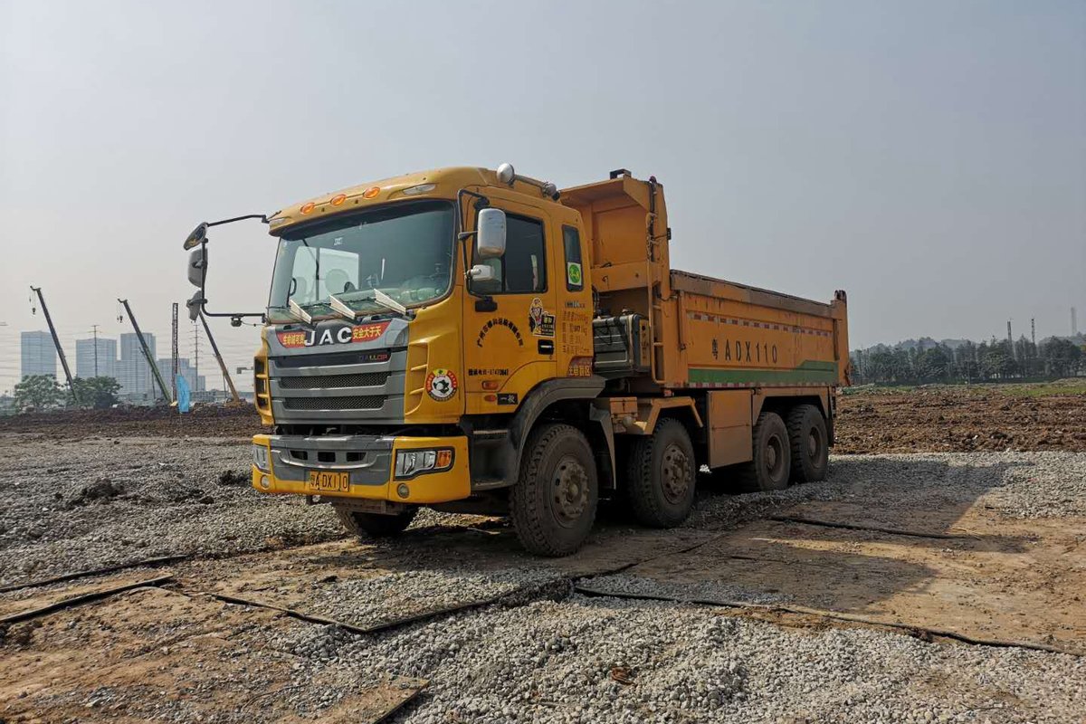 广州恒大球场开工江淮渣土车助力建设图片列表