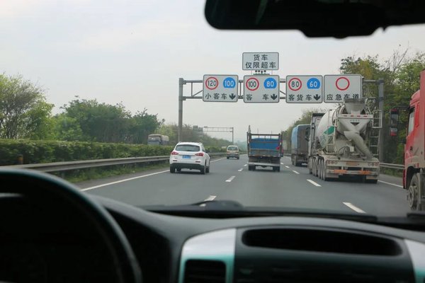 重庆绕城高速严查货车 这两类违法将罚200元