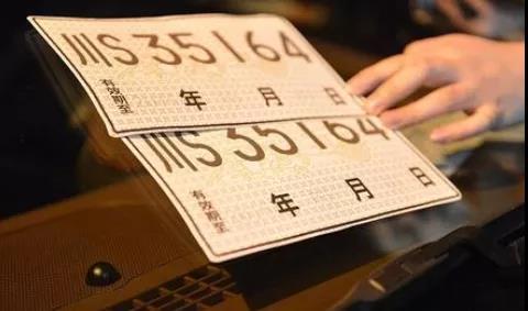 ���ƽ�ӭ��ĸ�&nbsp;ͬһ�����³��ƿɻ���