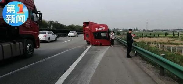 高速惊现车头!货车开着开着还能'掉头'?